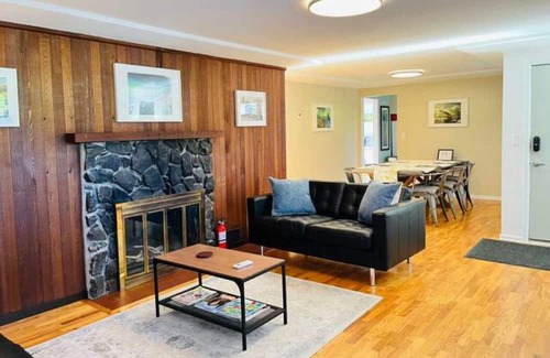 Amazon House | Family-sized U of O bungalow