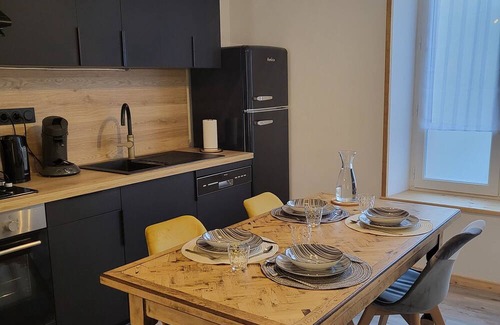 Tauves Apartment | Location Saisonnière La Berbère Dans le Bourg de Tauves