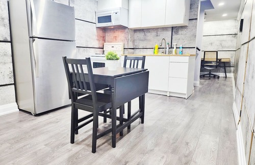 Halton Regional Municipality Apartment | Newly Crafted Modern 1BR+Den Haven