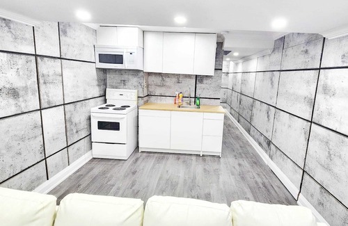 Halton Regional Municipality Apartment | Newly Crafted Modern 1BR+Den Haven