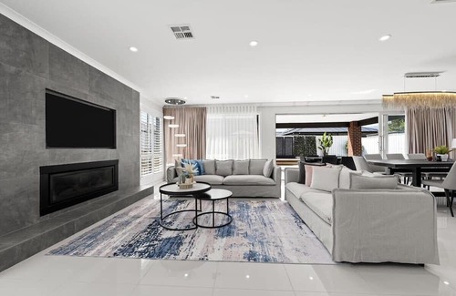Werribee House | 4BR gateaway werribee SPA House