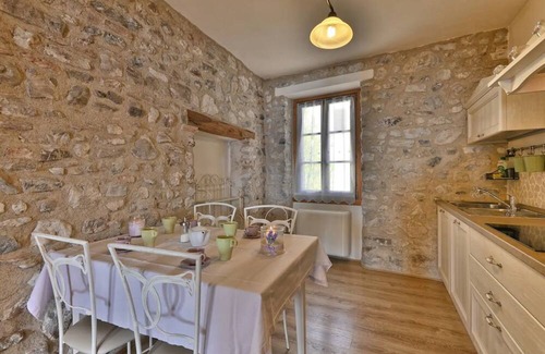 Oldesio Apartment | Apartment 'Il Grano' with Lake View, Private Terrace and Wi-Fi
