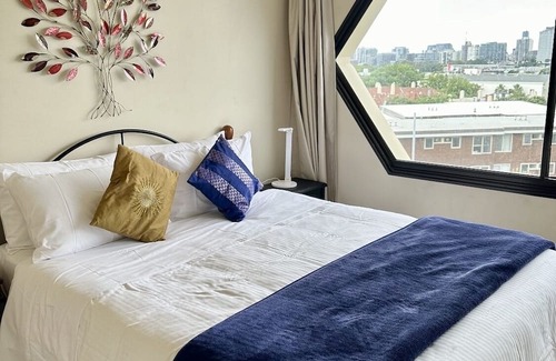 St Kilda Apartment | Beachfront Spacious 3brm Unit in St Kilda with Stunning Bay & City Views