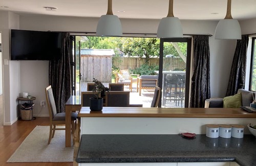 Tahunanui House | Spacious House on Parkers