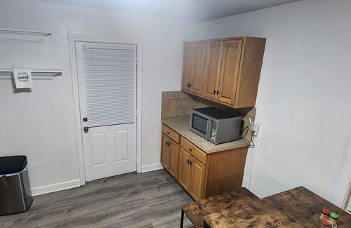 Cove - East Side - Shippan Apartment | Luxury 2Br with loft space 5 minutes to Downtown/Beach/ w Deck. Pet friendly!