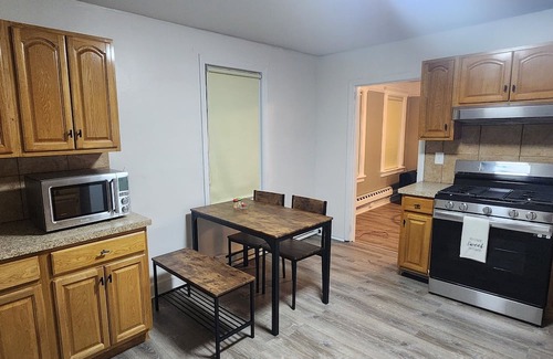 Cove - East Side - Shippan Apartment | Luxury 2Br with loft space 5 minutes to Downtown/Beach/ w Deck. Pet friendly!