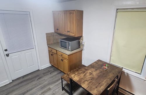 Cove - East Side - Shippan Apartment | Luxury 2Br with loft space 5 minutes to Downtown/Beach/ w Deck. Pet friendly!