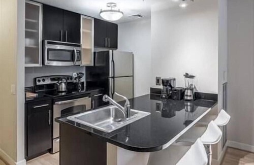 Downtown Washington D.C. House | Luxury 1 Bed | Fully-Furnished | Gym | Rooftop Terrace