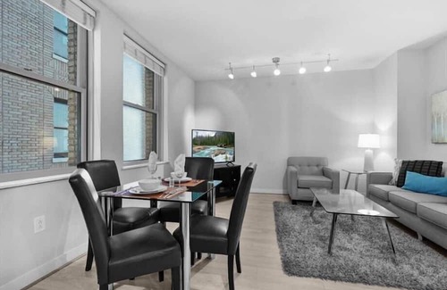 Downtown Washington D.C. House | Chic 1BR | Work Space + WiFi | Laundry | Near White House