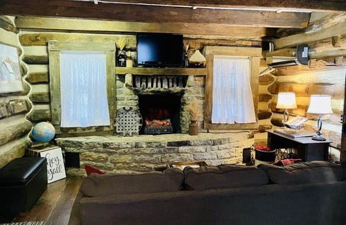 Maysville Cabin | Del's Cabin - Lazy Getaways