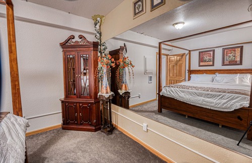 Thornton House | Private Basement by Outlet/Golf Course/East Lake