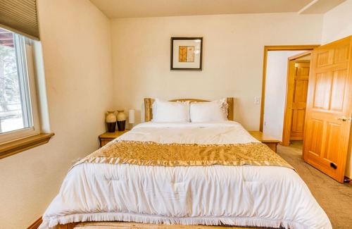 Thornton House | Private Basement by Outlet/Golf Course/East Lake