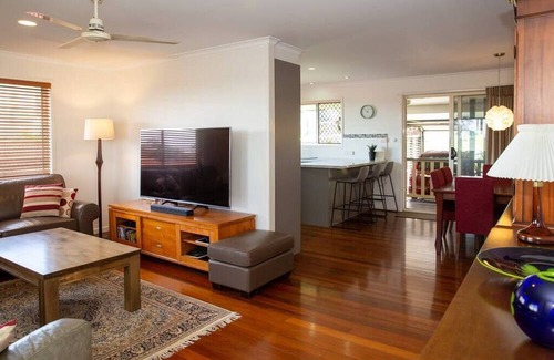 Caloundra House | Entire 4Brm Family Home 900m to beach! Caloundra