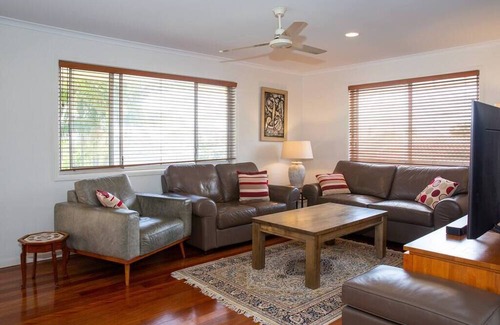 Caloundra House | Entire 4Brm Family Home 900m to beach! Caloundra