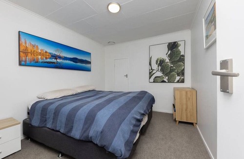 Glendowie House | St Heliers Gem: Beach and Scenic Routes Nearby