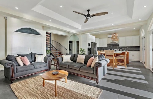 Mokuleia House | Kukui Hale - Short Walk to Beach, AC