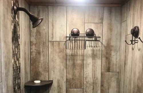 Lindon House | Rustic Cabin Tiny Home at Marina