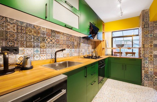 Moda Apartment | Flat w Jacuzzi and Backyard 6 min to Kadikoy Coast