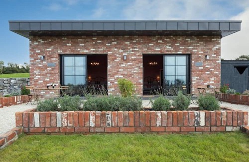 Menlo Cottage | 19th century restored stable on Lough Corrib