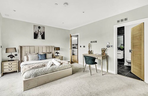 Syon Apartment | Beautiful Abode In Brentford