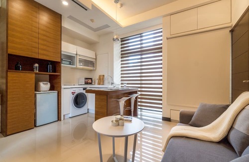 Xinyi Condo | 1B1b Cinema, Kitchen, Bathtub, Desk, 1.5min to MRT