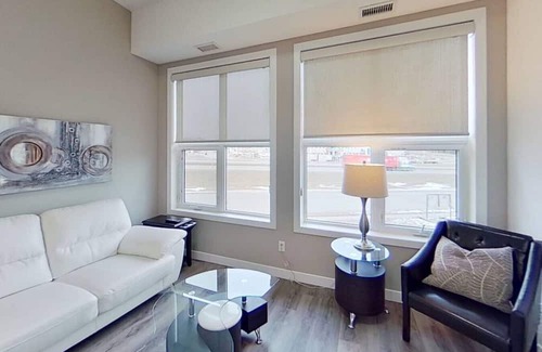 Hinton Apartment | King Suite at Creekstone