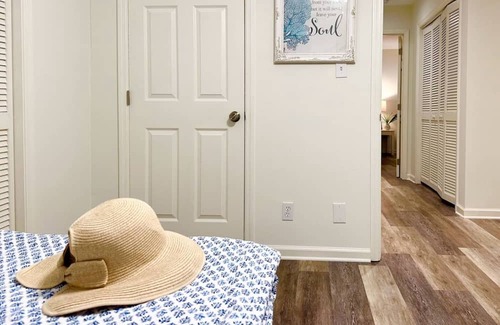 Saint Simons Heights Condo | Sandy Shores Retreat - Pet Friendly!