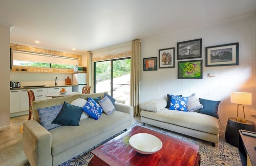Ocean Shores Cabin | "Discover a stylish cabin 400m from the beach.