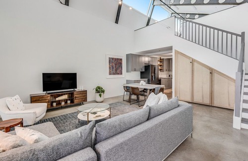 Emma Condo | Chic Modern Living in Basalt. Artist studio optional and pet friendly!