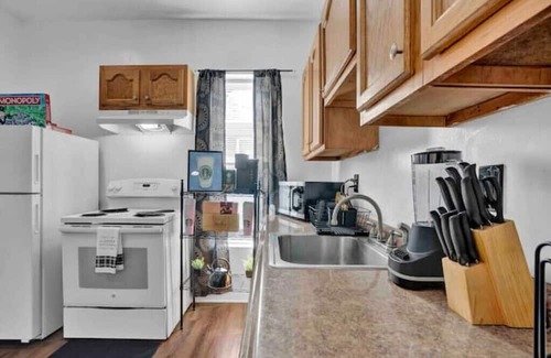 St. Paul's Park Apartment | 2nd flr Paradise downtown Allentown! Secured parking lot