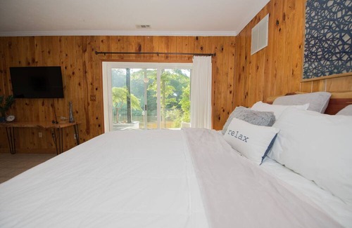 Chesapeake Ranch Estates-Drum Point Apartment | Cozy Lakeside Studio Retreat steps away from the beach