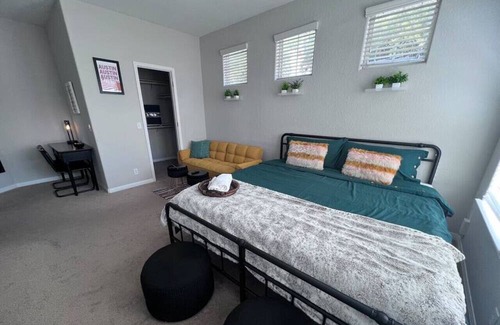 North Loop House | New Listing! 3/2 Centrally located Close to DT!