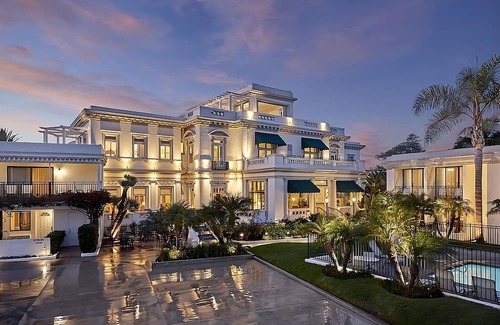 Coronado House | A Very Good Place To Be! 2 Classy Units Close to Silver Strand State Beach, Pool