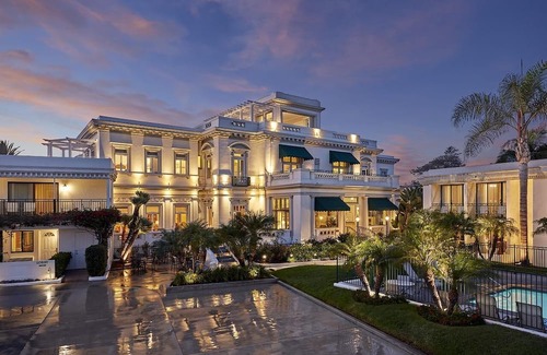 Coronado House | Look No More! 2 Units Close to USS Midway Museum! Onsite Pool and Parking!