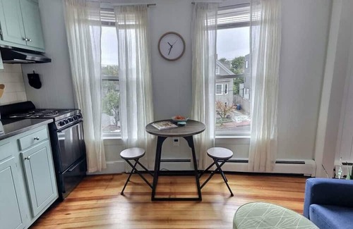 Munjoy Hill Apartment | Petit Pad Atop Munjoy Hill+Steps to Eastern Prom!