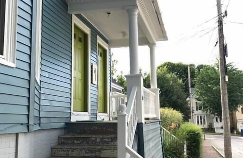 Munjoy Hill Apartment | Petit Pad Atop Munjoy Hill+Steps to Eastern Prom!