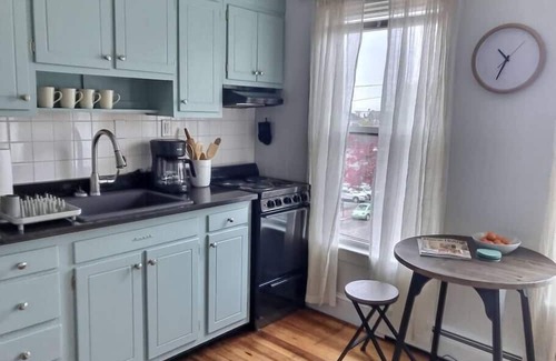 Munjoy Hill Apartment | Petit Pad Atop Munjoy Hill+Steps to Eastern Prom!