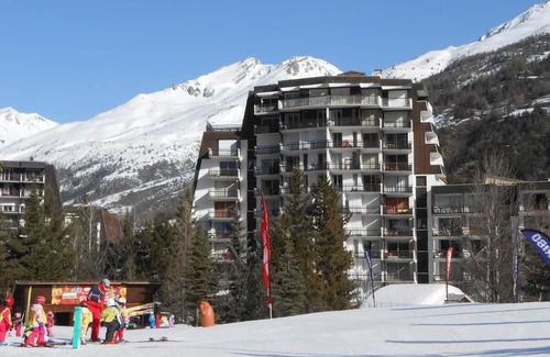 La Salle-les-Alpes Apartment | 50m from resort center, 8th floor, view ski slopes, balcony, tv, ski locker, 38m², Serre Chevalier