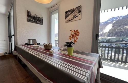 La Salle-les-Alpes Apartment | 50m from resort center, 8th floor, view ski slopes, balcony, tv, ski locker, 38m², Serre Chevalier