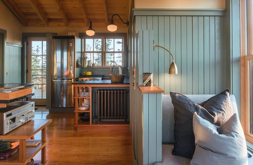 Lunenburg County Apartment | Shackup Tower - 30 ft in the air & hot tub