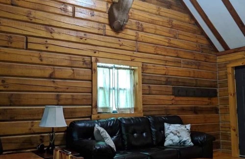Mauckport Cabin | Gorgeous Cabin surrounded by wildlife!