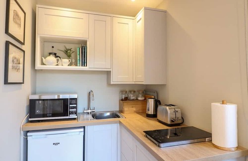 Checkley Cottage | THE LODGE AT MIDDLETON HOUSE, pet friendly, with a garden in Stone