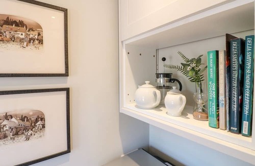Checkley Cottage | THE LODGE AT MIDDLETON HOUSE, pet friendly, with a garden in Stone