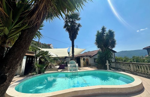 Chiusanico Villa | Villa with pool in a quiet hamlet among olive groves 8 km from the sea.