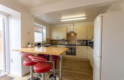 Hull House | Hullidays East》 Modern Detached 3 Bed House