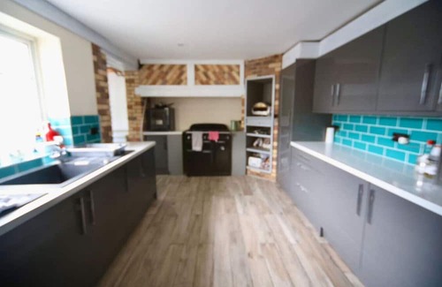 Hull House | Hullidays》 4 bed Hessle House