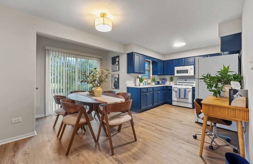 Fox Valley House | Modern 4BR Home . Fully Furnished .Pet Friendly