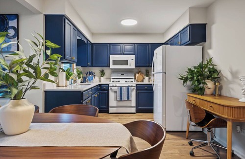 Fox Valley House | Modern 4BR Home . Fully Furnished .Pet Friendly