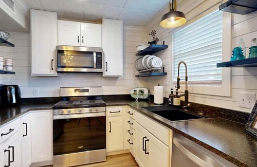 College Station Cottage | Cozy Modern Farmhouse Retreat Near Central Park in College Station, Texas