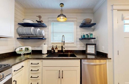 College Station Cottage | Cozy Modern Farmhouse Retreat Near Central Park in College Station, Texas